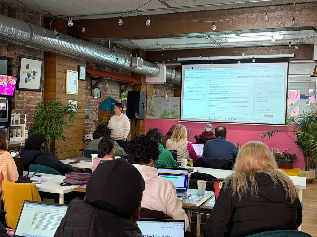 Participants at a Latincouver practical AI workshop